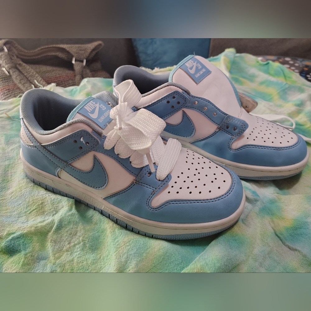 Nike Men's Sky Blue and White Sneakers 6